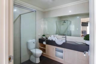 Ultra Modern 3BR Mt Gambier Holiday Home - 1