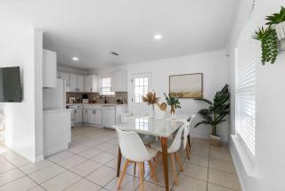Boho Bungalow - Chic Pet Friendly Mins to Town - St. Augustine - 7