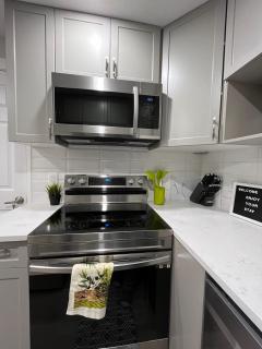 Private Cozy Secondary Suite, 2 Bedrooms, Separate Entrance - 4