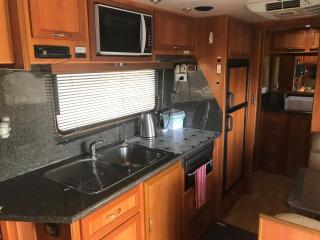 Gympie Luxury Caravan with ensuite bathroom - Tamaree - 9