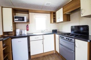 Great 8 Berth Caravan For Hire At Seawick Holiday Park In Essex Ref 27227Sw - 4