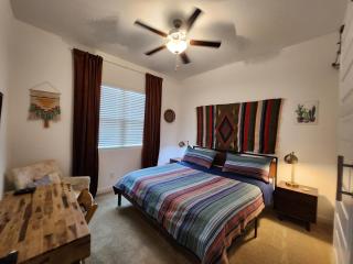 Cozy Southwest Style Hideaway with Mountain Views - 8