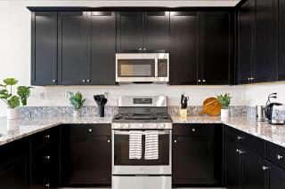 Stylish 4BR Home Nr Golden Eagle Sports Complex - 8