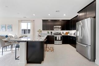 Stylish 4BR Home Nr Golden Eagle Sports Complex - 6