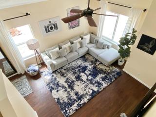 Reno Gem 3 and a half Miles to DT, 40 Miles to Tahoe - 1