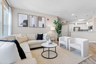 Designer Apt w Jacuzzi Walk To Casino & iMax - 3