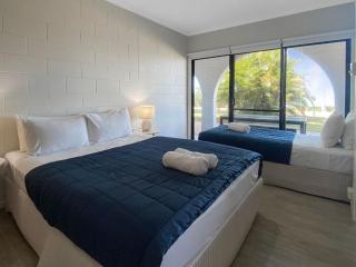 Beachside Palms Unit 3 - Nelly Bay - 3