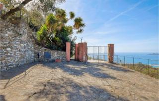 3 Bedroom Beautiful Home In Rapallo - 2