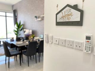 Beacon Executive Suite by stayCATion Homestay - George Town - 3