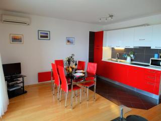 Apartmani Selce 30660 - Tomislav - 1