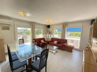 REINA FABIOLA 1 2º 3ª - 0