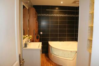 Détente assurée dans ce logement avec balnéo - 6