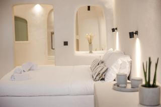 One of One - Aurelia - Oia - 7