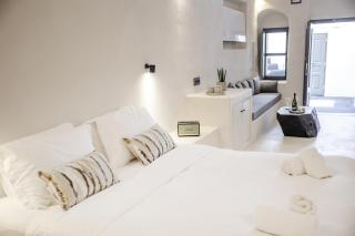 One of One - Aurelia - Oia - 8