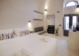 One of One - Altheda - Oia - 5