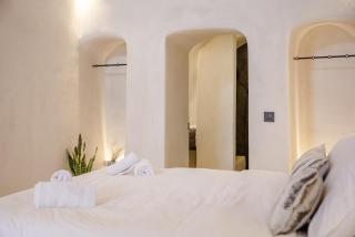 One of One - Altheda - Oia - 4