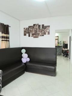 Beautiful Affordable House - 5 minutes from the airport and 12 minutes to Blue bay beach - Mon Trésor - 5