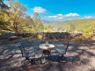 Romantic Shepherds Hut with Hot Tub in The Heart of Snowdonia - 2