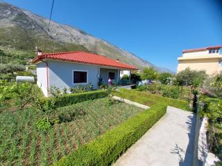 Flowery House near the Sea and the Mountain - 8