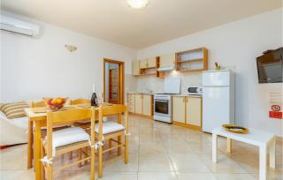 Gorgeous Home In Galizana With Wifi - 3