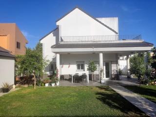 Chalet con piscina - San Fernando - 0