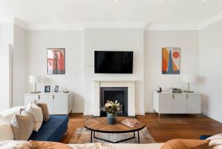 Beautiful Regents Park Apartment - 1