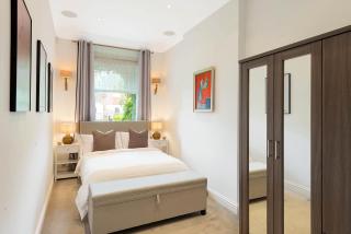 Beautiful Regents Park Apartment - 7