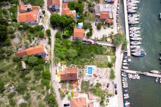 Mila and Jurija Formenti 2 apartments in heart of nautic marina, with heated swimming pool, bikes, Sup, kajak - Skradin - 2
