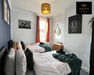 Vintage Vibes By Artisan Stays in Southend-On-Sea I Weekly or Monthly Stay Offer I Pvt Parking I Sleeps 5 - Southend-on-Sea - 3