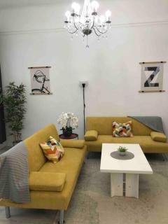Perfect location,newly decorated modern, large place 60 m2, really quiet so you can have a good night sleep, AC, Netflix, smart TV, high-speed internet, world famous New York Cafe only 10 minutes walk - Budapest - 7