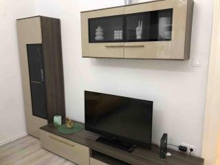 Perfect location,newly decorated modern, large place 60 m2, really quiet so you can have a good night sleep, AC, Netflix, smart TV, high-speed internet, world famous New York Cafe only 10 minutes walk - Budapest - 5