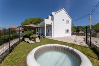 Holiday Home Bajic - Žeževica - 0