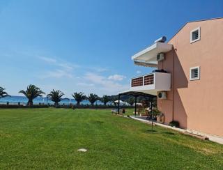 Stunning beachfront villa for rent - Metókhion Konstamonítou - 8