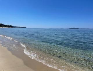 Stunning beachfront villa for rent - Metókhion Konstamonítou - 1