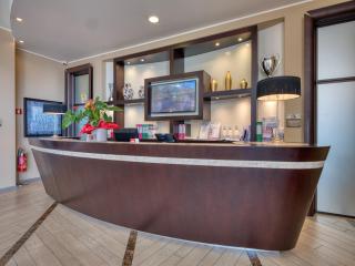 Parc Hotel Germano Suites & Apartments - Bardolino - 2