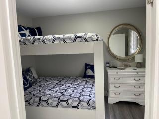 Eagle's Nest Cottage - Lake Anna Waterfront - 1