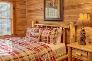 Secluded Mountain Lodge w King Beds Game Room Hot Tub Firepit 2 miles to Helen,GA - Sautee Nacoochee - 5