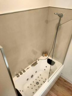 Agréable studio du Coderc avec balnéo - 4