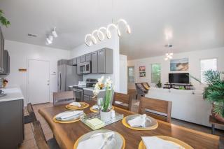Stylish Home Phoenix - Low Rates NOW! - Phoenix - 6