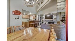 Updated 2Br Plus Loft Condo on Shuttle Route! Sleeps 8 & Kids Ski Free condo - 6