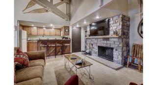 Updated 2Br Plus Loft Condo on Shuttle Route! Sleeps 8 & Kids Ski Free condo - 4