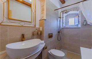 2 Bedroom Lovely Home In Blato - 3