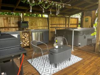 Haybarn, Hot tub and outdoor kitchen, New Forest - 7