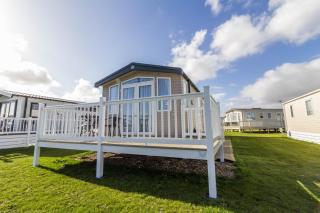 Beautiful 6 Berth Caravan With Full Sea Views For Hire In Suffolk Ref 68004Cr - Lowestoft - 9
