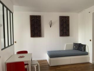 Studio perfect for 2 adults and 1 kid, and up to 2 kids - Jourdain 20e, 25mn to Louvre via line M11 - Parijs - 8