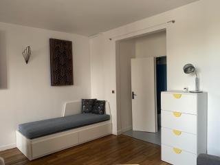 Studio perfect for 2 adults and 1 kid, and up to 2 kids - Jourdain 20e, 25mn to Louvre via line M11 - Parijs - 1