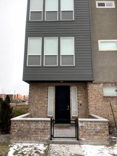 Resort Like Amenities King bd 2 Qn bds Fast WiFi Slps7 - 1