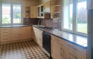 Gorgeous Home In Briare With Sauna - 7