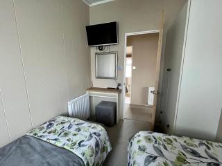 Wyndham Lodge - South Cerney - 1