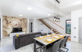 Stunning Home In Fazana With Wifi - 2
